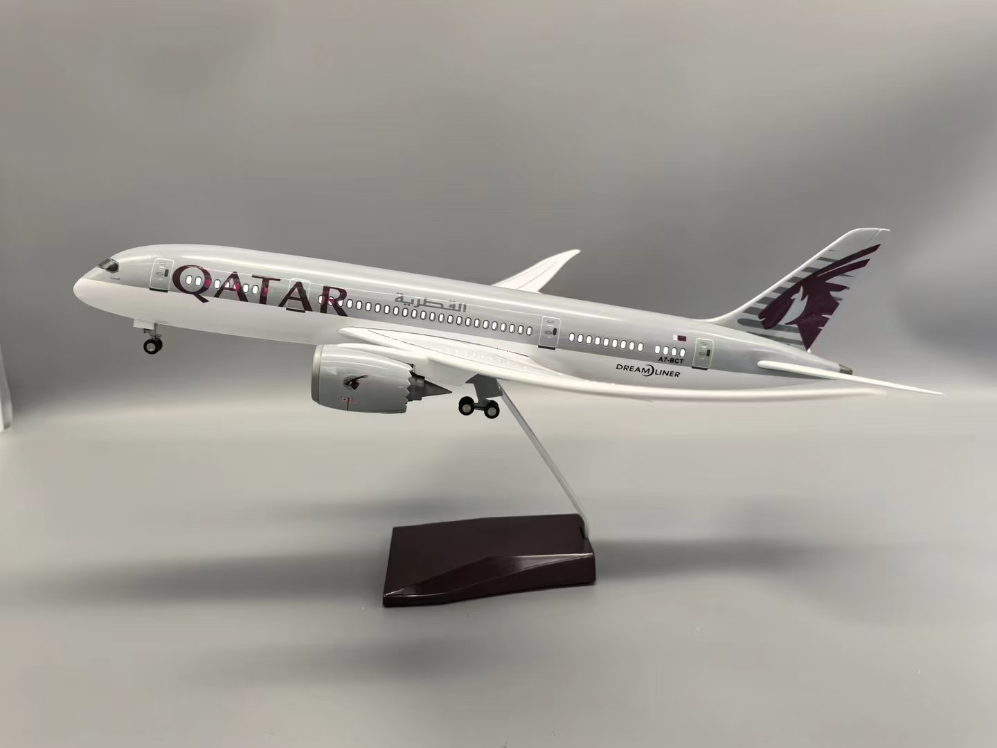 Home Decor Qatar - 47cm Model Samolotu Qatar B787 w