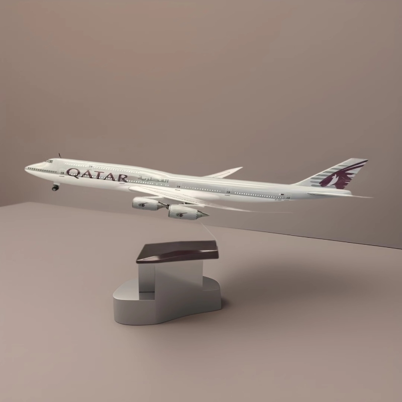 Home Decor Qatar - Model samolotu B747 w skali 1:130,