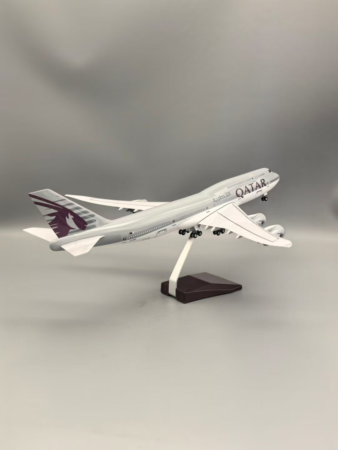Model samolotu Boeing B747-8 Q – Home Decor Qatar recenzja i cena