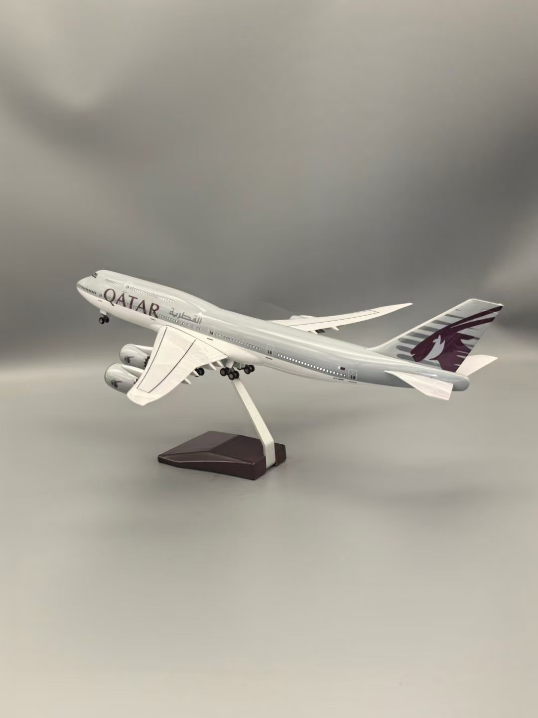 Model samolotu Boeing B747-8 Q – Home Decor Qatar recenzja i cena