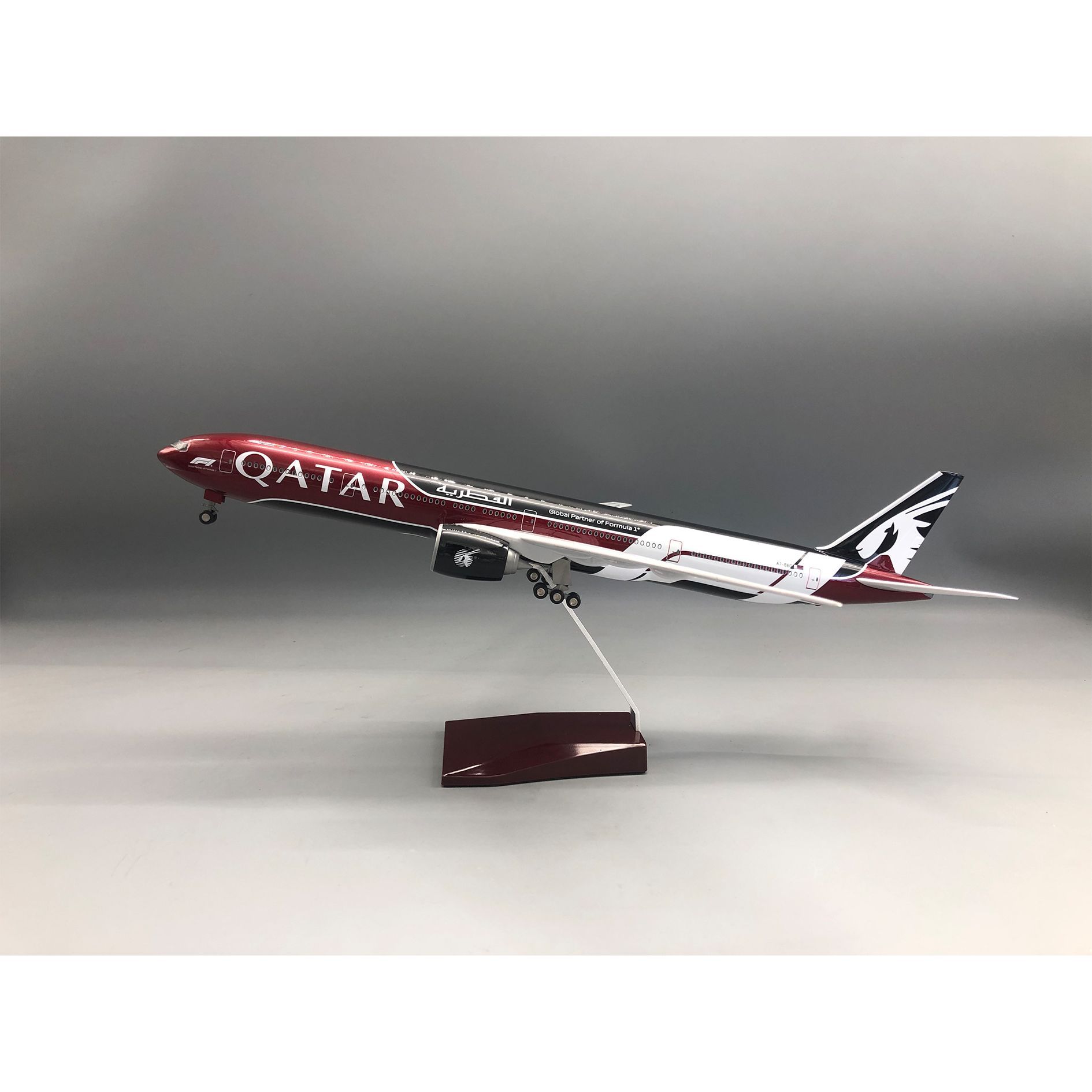 Model samolotu B777-300 Qatar  – Home Decor Qatar recenzja i cena