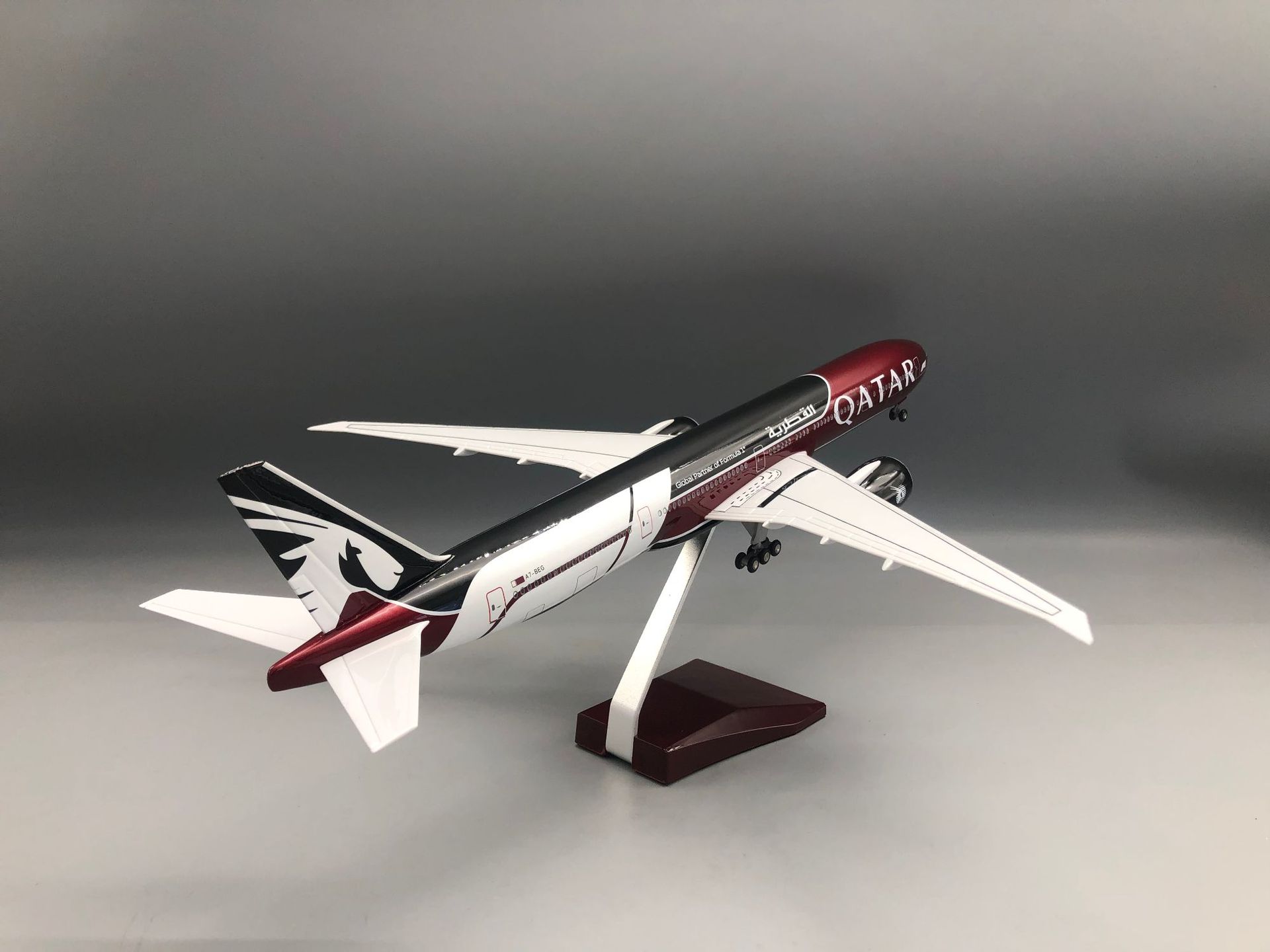 Model samolotu B777-300 Qatar  – Home Decor Qatar recenzja i cena